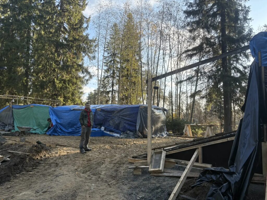 В Лахденпохья продолжается строительство скейт площадки