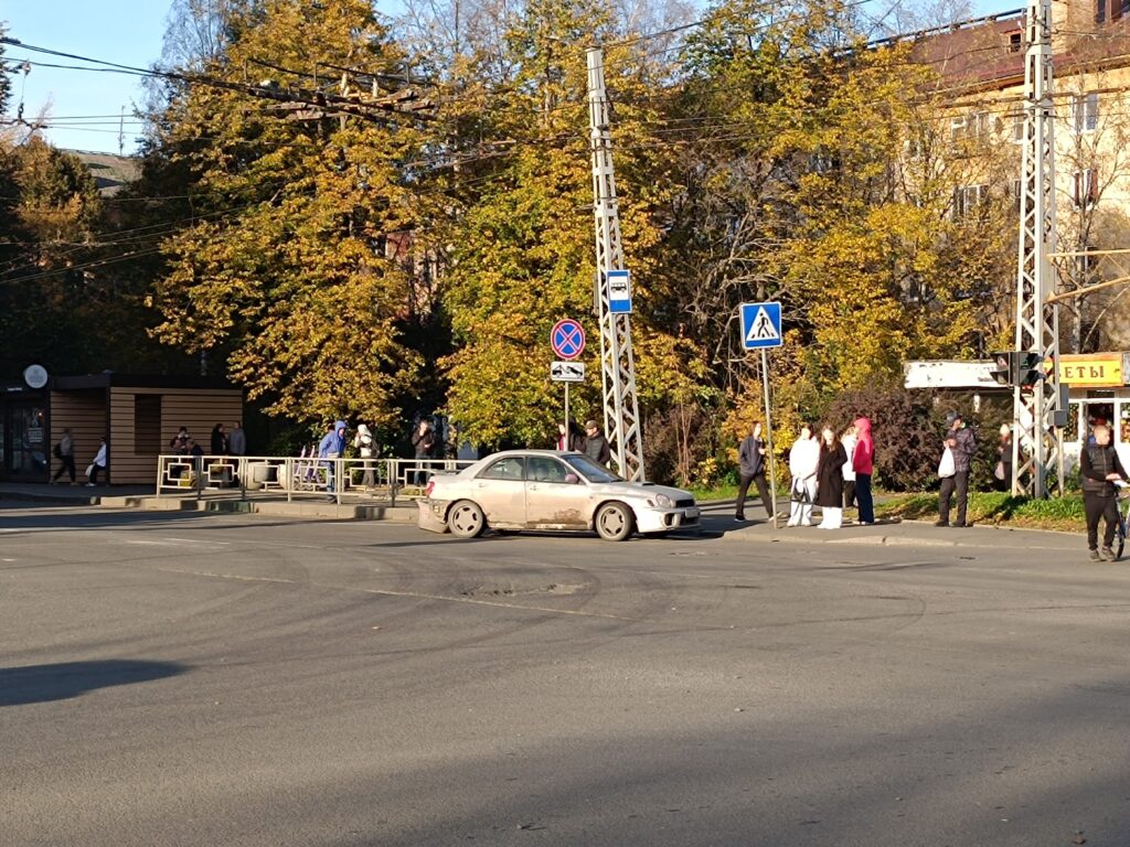 Два автомобиля столкнулись на перекрестке в Петрозаводске
